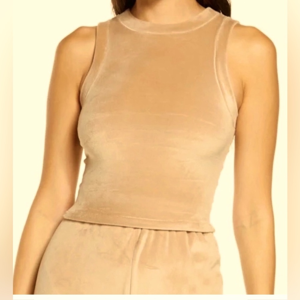 Cropped Velour SKIMS by Kim Karsashian
XL NWT